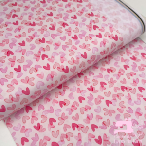 MICROFIBRA DISEÑO CORAZONES ROSADO